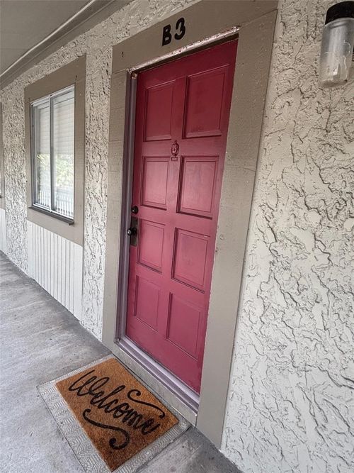 28b3-6328 Newtown Cir, TAMPA, FL, 33615-3619 | Card Image