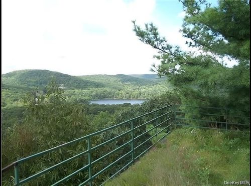 60 Woods Rd, Tuxedo Park, NY, 10987-3108 | Card Image