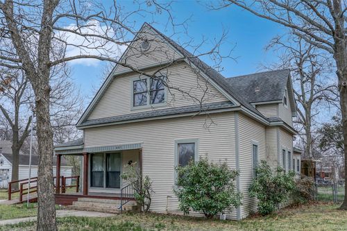 401 W Maple St, Whitewright, TX, 75491-2530 | Card Image