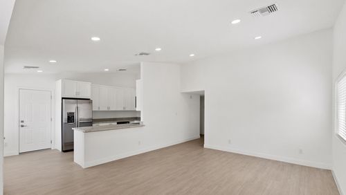 6825 N 81st Ln, Glendale, AZ, 85303-2701 | Card Image