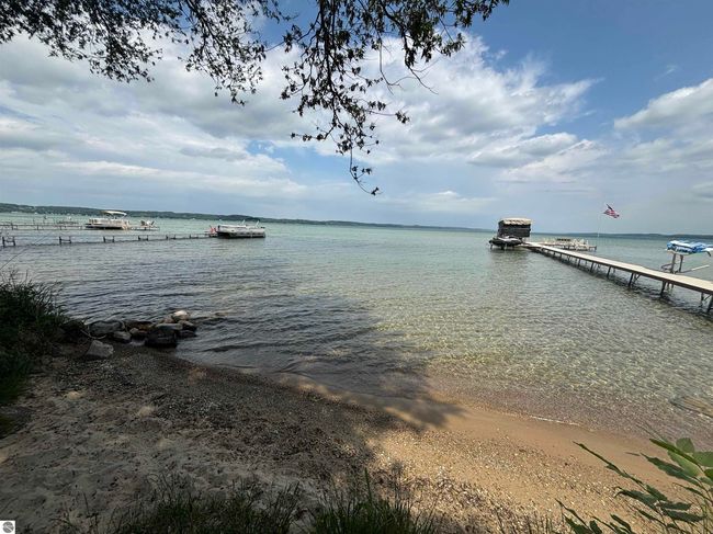 6015 Crystal Beach Rd Nw, House other with 4 bedrooms, 2 bathrooms and null parking in Rapid City MI | Image 6