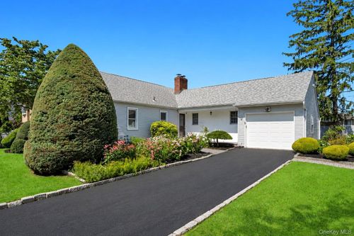 7 Albers Lane, Oyster Bay, NY, 11735 | Card Image