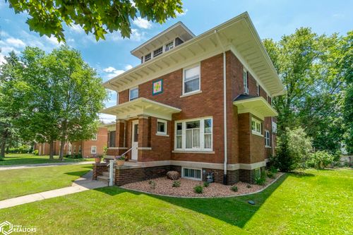 221 7th St Nw, Mason City, IA, 50401-2003 | Card Image