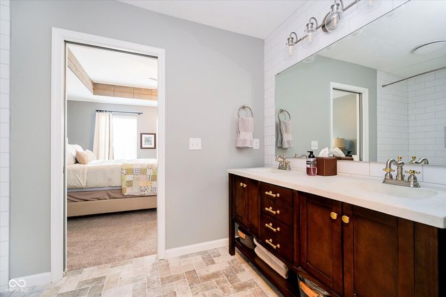 Secondary Owner's Bath | Image 19
