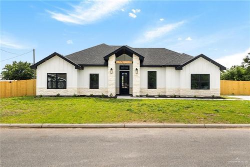 7105 Madrid, Weslaco, TX, 78596 | Card Image