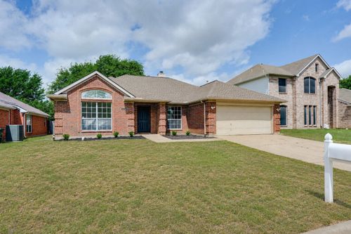 6234 St Leonard Drive, Arlington, TX, 76001 | Card Image