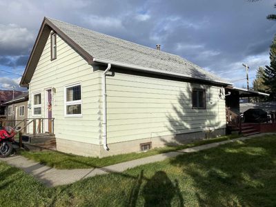 1221 84 St, House detached with 3 bedrooms, 1 bathrooms and 2 parking in Coleman AB | Image 3