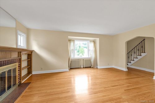 8 Sachem St, East Rockaway, NY, 11518-1315 | Card Image