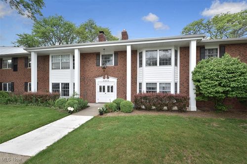 apt-210-2932 Pease Dr, Rocky River, OH, 44116-3259 | Card Image