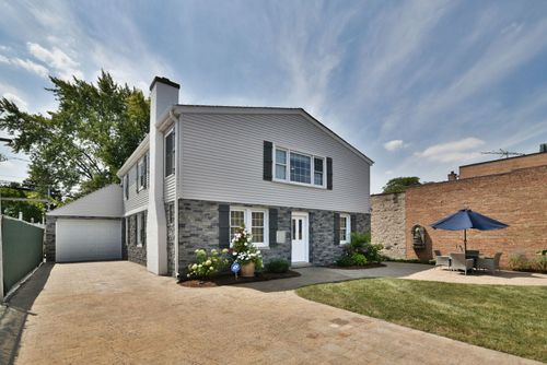 8211 Grand Ave, River Grove, IL, 60171-1570 | Card Image
