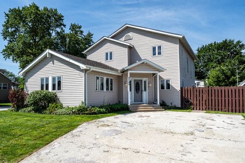 9748 Austin Ave, Oak Lawn, IL, 60453-3627 | Card Image