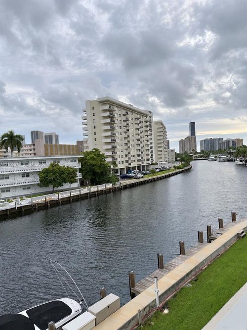 306-440 Paradise Isle Blvd, Hallandale Beach, FL, 33009-5839 | Card Image
