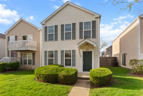 676 Four Seasons Blvd, Aurora, IL, 60504-4582 | Card Image
