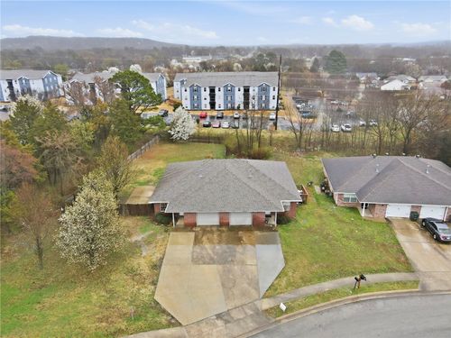 932 S Curtis Ave, Fayetteville, AR, 72701-7075 | Card Image