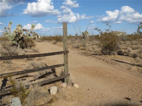 19310 John Wayne Rd Road, Yucca, AZ, 86438 | Card Image