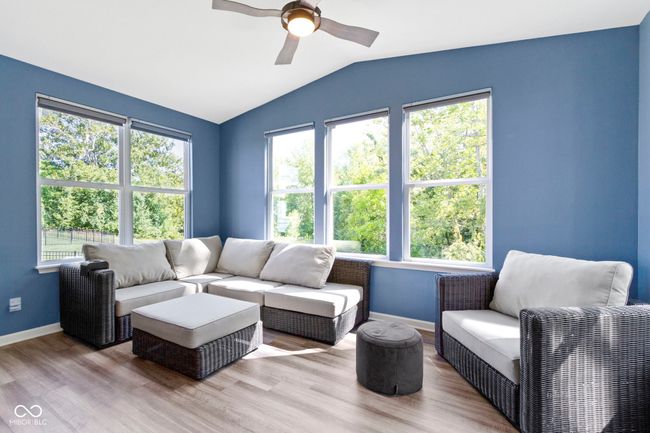 Morning coffee just got better with this relaxing sunroom! | Image 27