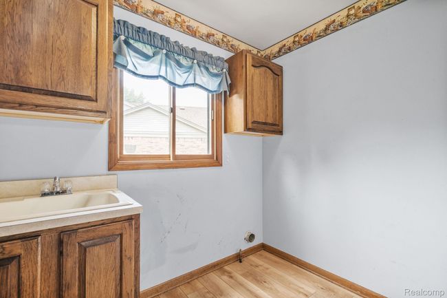 Sunny laundry with washer & dryer hookups | Image 20