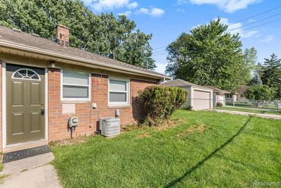 4467 W 14 Mile Road, Home with 3 bedrooms, 1 bathrooms and null parking in Royal Oak MI | Image 3