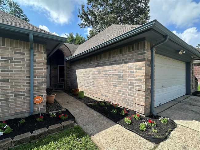 8730 Pines Place Dr, House other with 3 bedrooms, 2 bathrooms and 2 parking in Humble TX | Image 4