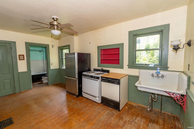 302 C St, Home with 5 bedrooms, 2 bathrooms and null parking in Laporte IN | Image 8