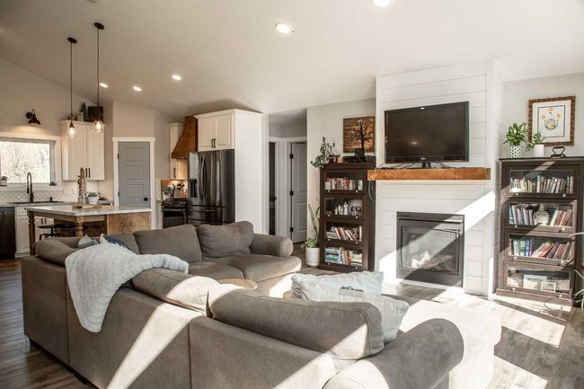 19125 Township Road 1104, House other with 5 bedrooms, 3 bathrooms and 10 parking in High Level AB | Image 8
