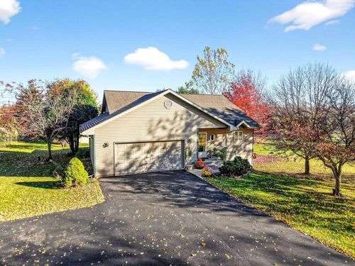 N5842 Lakeview Drive, Brooklyn, WI, 54941 | Card Image