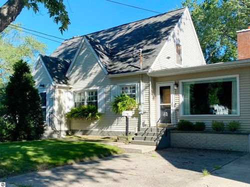 1011 E High St, Mount Pleasant, MI, 48858-2866 | Card Image