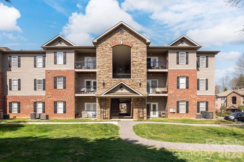 123 Appeldoorn Cir, Asheville, NC, 28803-6104 | Card Image