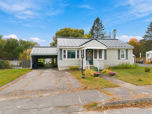 8 Chadwick St, Winslow, ME, 04901-6907 | Card Image