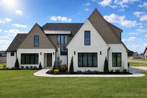 17910 S 46th East Ave, Bixby, OK, 74008-5930 | Card Image