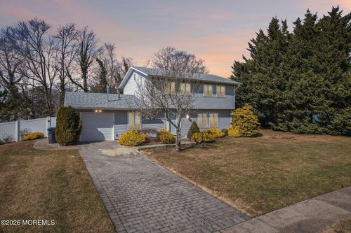 972 Quartz Dr, Toms River, NJ, 08753-7948 | Card Image