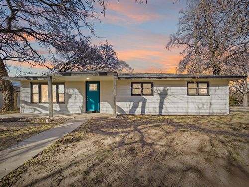 218 E 7th Ave, Belle Plaine, KS, 67013-1304 | Card Image