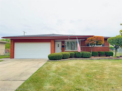 11102 Fairway Dr, Sterling Heights, MI, 48312-4938 | Card Image