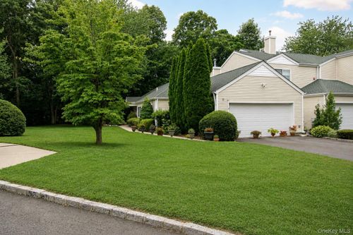 146 Farm House Ct, Manorville, NY, 11949-2635 | Card Image