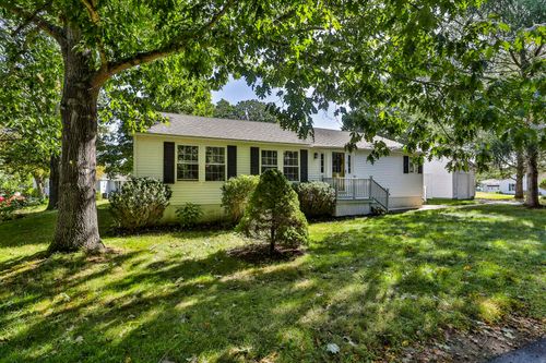 8 Aberdeen Dr, Stratham, NH, 03885-2283 | Card Image
