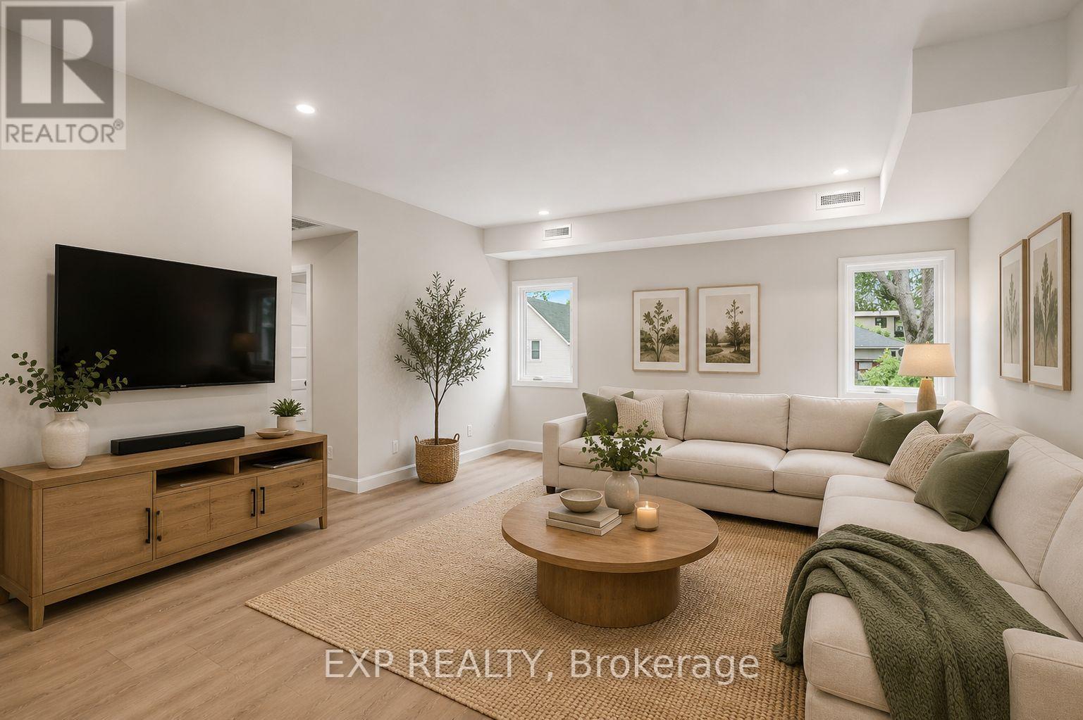Residential Lease in Russell 3
