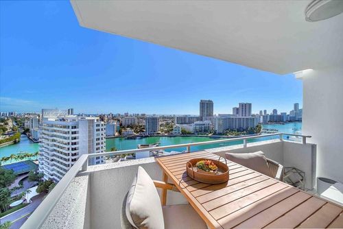 apt-2010-11 Island Ave, Miami Beach, FL, 33139-1346 | Card Image