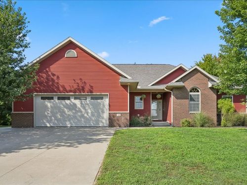 720 Blue Jay Ct, Tiffin, IA, 52340-9438 | Card Image