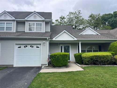 703 Pebble Beach Path, Riverhead, NY, 11901-1886 | Card Image