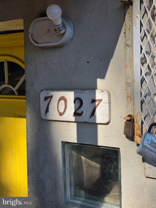 7027 Upland St, PHILADELPHIA, PA, 19142-1110 | Card Image