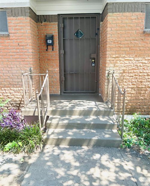 1355 Glen Garden Dr, Fort Worth, TX, 76104-7008 | Card Image