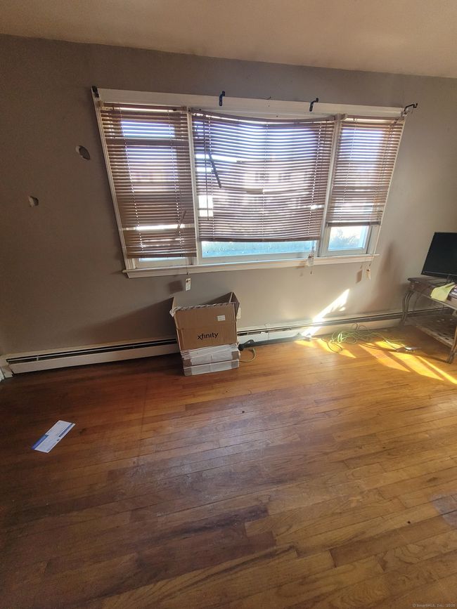 18 Elizabeth Ann Dr, Home with 4 bedrooms, 2 bathrooms and 2 parking in New Haven CT | Image 17