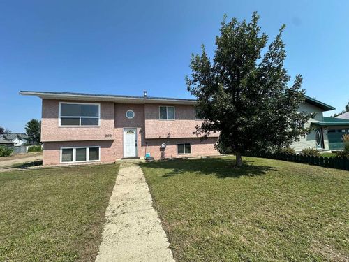200 Upland Blvd W, Brooks, AB, T1R0R1 | Card Image