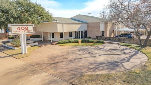 408 4th St, Graham, TX, 76450-3017 | Card Image