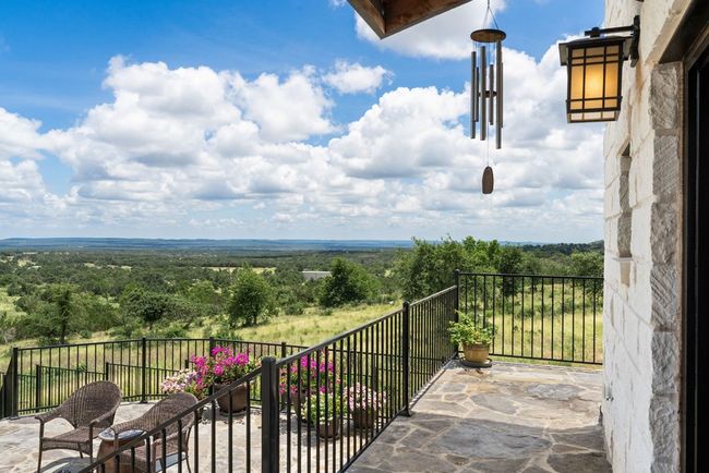 115 Trophy Oak Pt, Home with 5 bedrooms, 5 bathrooms and 3 parking in Fredericksburg TX | Image 40