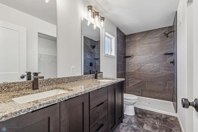 Primary Bathroom | Image 16