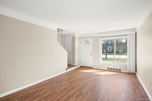 21815 -21811 Coolidge, Oak Park, MI, 48237 | Card Image