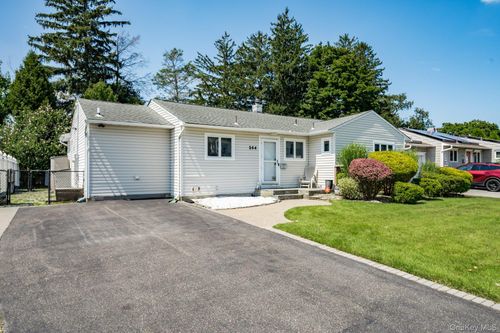 264 Manetto Hill Rd, Plainview, NY, 11803-1314 | Card Image