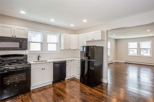 39-39 Bay Shore Ave, Bay Shore, NY, 11706-7916 | Card Image