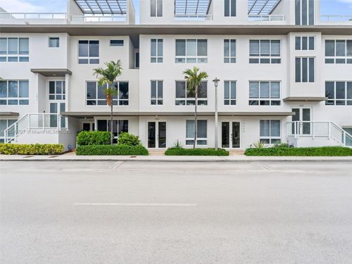 10509 Nw 66th St, Doral, FL, 33178-3920 | Card Image